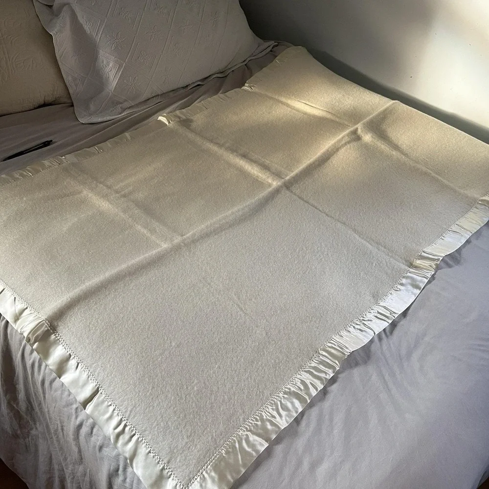 Vintage Blanket Baby Pepperelle White Wool Rayon Cotton  Satin Binding 1950s